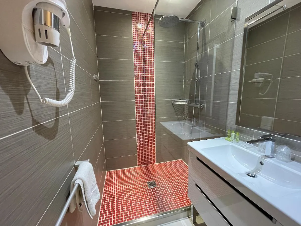 Hotel Baptistin Le Lavandou 3*,
