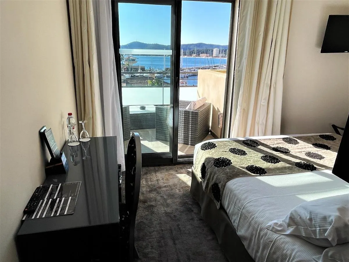 Hotel Baptistin Le Lavandou 3*,